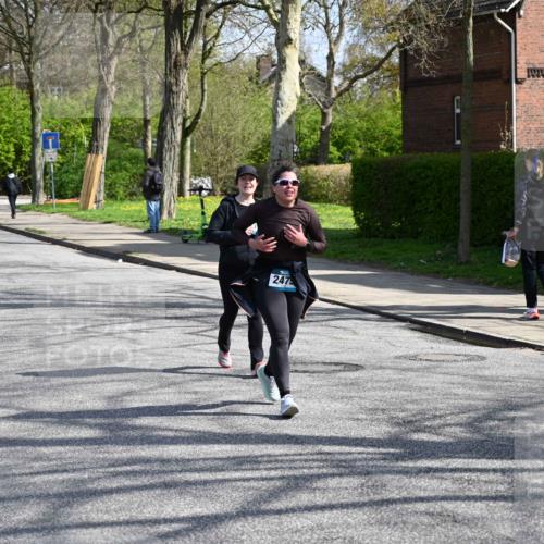 12.04.2026 - 45. Internationalen Wilhelmsburger Insellauf J. Mangold http://msf.ph/oto/9472730 12.04.2026 11:30:59 Ziel 3111, 2524, 2475, 2279, 3058 meine-sportfotos.de