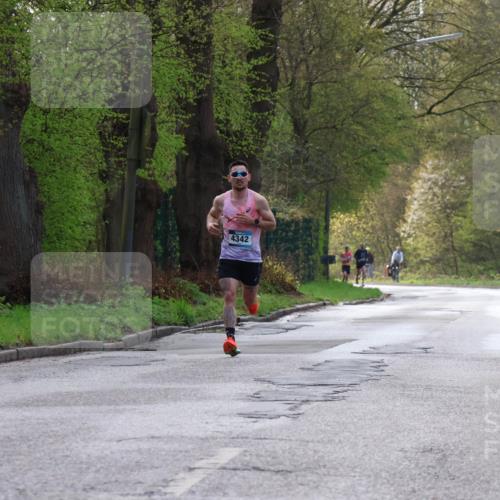 12.04.2026 - 45. Internationalen Wilhelmsburger Insellauf Yannick Fuchs http://msf.ph/oto/9472765 12.04.2026 09:57:43 Laufen 4342 meine-sportfotos.de