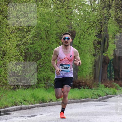 12.04.2026 - 45. Internationalen Wilhelmsburger Insellauf Yannick Fuchs http://msf.ph/oto/9472793 12.04.2026 09:57:46 Laufen 4342 meine-sportfotos.de