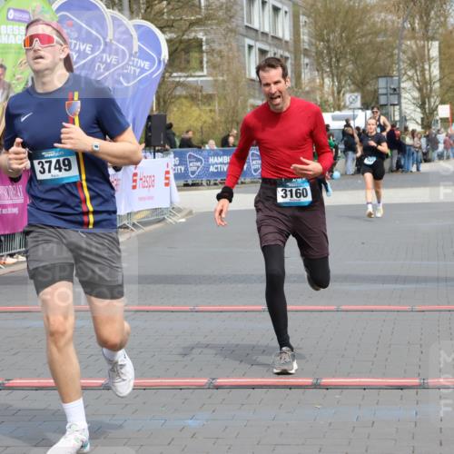 12.04.2026 - 45. Internationalen Wilhelmsburger Insellauf Strokosch-Dieckow http://msf.ph/oto/9472811 12.04.2026 12:53:38 Ziel 4183, 3749, 3160 meine-sportfotos.de