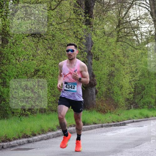 12.04.2026 - 45. Internationalen Wilhelmsburger Insellauf Yannick Fuchs http://msf.ph/oto/9472817 12.04.2026 09:57:48 Laufen 4342 meine-sportfotos.de