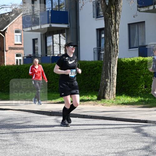 12.04.2026 - 45. Internationalen Wilhelmsburger Insellauf J. Mangold http://msf.ph/oto/9472842 12.04.2026 11:33:12 Ziel 3474, 4509, 2230, 2233, 4939 meine-sportfotos.de
