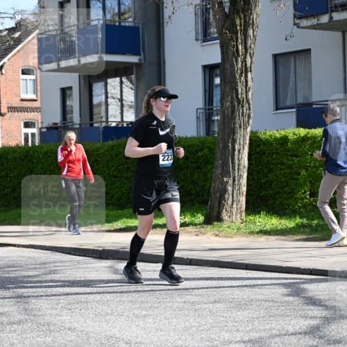 12.04.2026 - 45. Internationalen Wilhelmsburger Insellauf J. Mangold http://msf.ph/oto/9472843 12.04.2026 11:33:12 Ziel 3474, 4509, 2230, 2233, 4939 meine-sportfotos.de