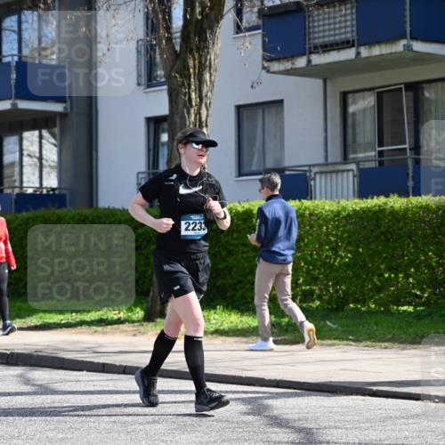12.04.2026 - 45. Internationalen Wilhelmsburger Insellauf J. Mangold http://msf.ph/oto/9472859 12.04.2026 11:33:12 Ziel 3474, 4509, 2230, 2233, 4939 meine-sportfotos.de
