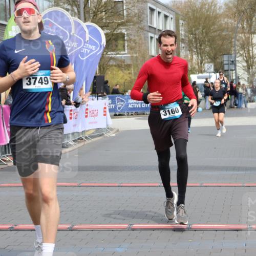 12.04.2026 - 45. Internationalen Wilhelmsburger Insellauf Strokosch-Dieckow http://msf.ph/oto/9472862 12.04.2026 12:53:39 Ziel 4183, 3749, 3160, 5628, 5447 meine-sportfotos.de