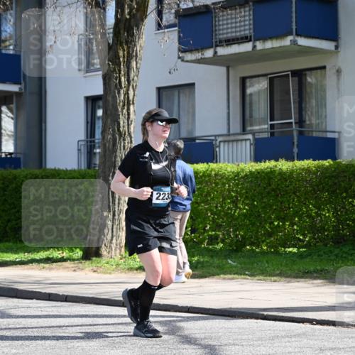 12.04.2026 - 45. Internationalen Wilhelmsburger Insellauf J. Mangold http://msf.ph/oto/9472865 12.04.2026 11:33:13 Ziel 3474, 4509, 2230, 2233, 4939 meine-sportfotos.de
