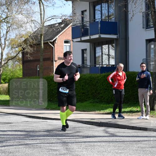 12.04.2026 - 45. Internationalen Wilhelmsburger Insellauf J. Mangold http://msf.ph/oto/9472894 12.04.2026 11:33:18 Ziel 2233, 4939 meine-sportfotos.de