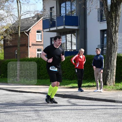 12.04.2026 - 45. Internationalen Wilhelmsburger Insellauf J. Mangold http://msf.ph/oto/9472911 12.04.2026 11:33:18 Ziel 2233, 4939 meine-sportfotos.de