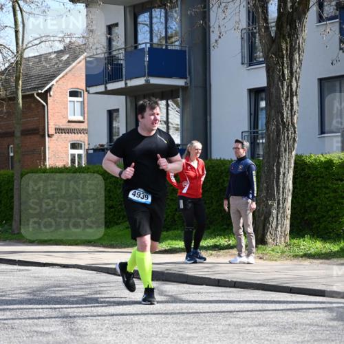12.04.2026 - 45. Internationalen Wilhelmsburger Insellauf J. Mangold http://msf.ph/oto/9472922 12.04.2026 11:33:19 Ziel 2233, 4939 meine-sportfotos.de