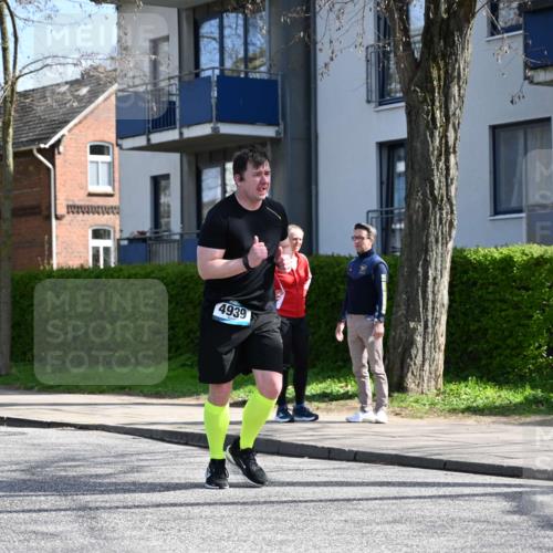 12.04.2026 - 45. Internationalen Wilhelmsburger Insellauf J. Mangold http://msf.ph/oto/9472929 12.04.2026 11:33:19 Ziel 2233, 4939 meine-sportfotos.de