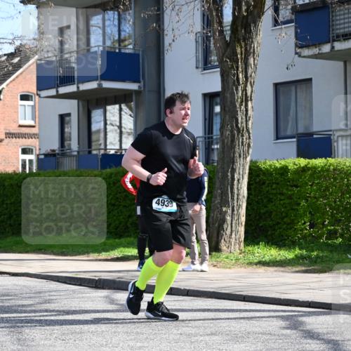 12.04.2026 - 45. Internationalen Wilhelmsburger Insellauf J. Mangold http://msf.ph/oto/9472943 12.04.2026 11:33:19 Ziel 2233, 4939 meine-sportfotos.de