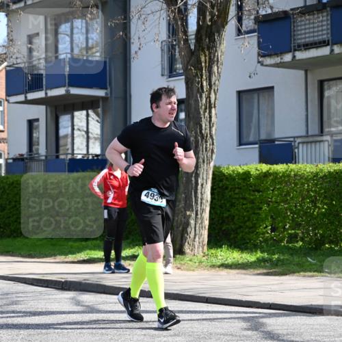 12.04.2026 - 45. Internationalen Wilhelmsburger Insellauf J. Mangold http://msf.ph/oto/9472950 12.04.2026 11:33:19 Ziel 2233, 4939 meine-sportfotos.de