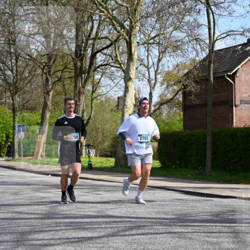 12.04.2026 - 45. Internationalen Wilhelmsburger Insellauf J. Mangold http://msf.ph/oto/9472964 12.04.2026 11:34:44 Ziel 3371, 2703, 4788 meine-sportfotos.de