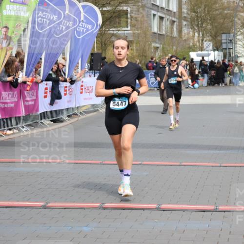 12.04.2026 - 45. Internationalen Wilhelmsburger Insellauf Strokosch-Dieckow http://msf.ph/oto/9472968 12.04.2026 12:53:44 Ziel 5628, 5447, 5464, 5358 meine-sportfotos.de