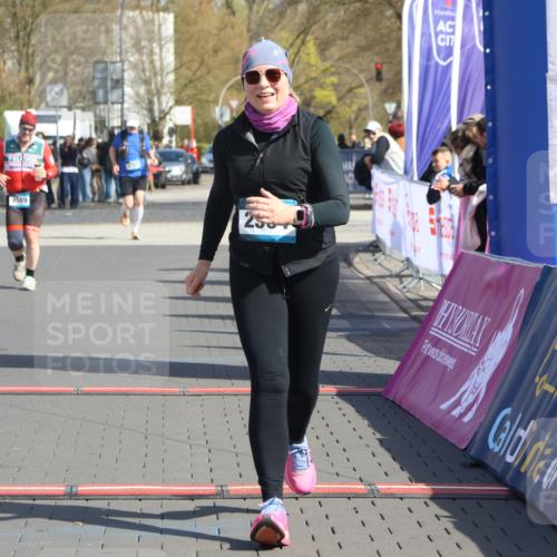 12.04.2026 - 45. Internationalen Wilhelmsburger Insellauf Strokosch-Dieckow http://msf.ph/oto/9472994 12.04.2026 11:30:04 Ziel 2304 meine-sportfotos.de