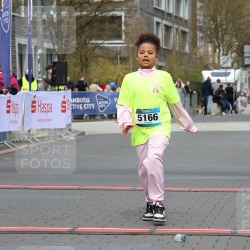 12.04.2026 - 45. Internationalen Wilhelmsburger Insellauf Strokosch-Dieckow http://msf.ph/oto/9472999 12.04.2026 13:35:01 Ziel 5166 meine-sportfotos.de