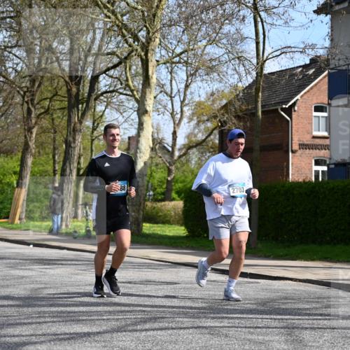 12.04.2026 - 45. Internationalen Wilhelmsburger Insellauf J. Mangold http://msf.ph/oto/9473003 12.04.2026 11:34:45 Ziel 3371, 2703, 4788 meine-sportfotos.de