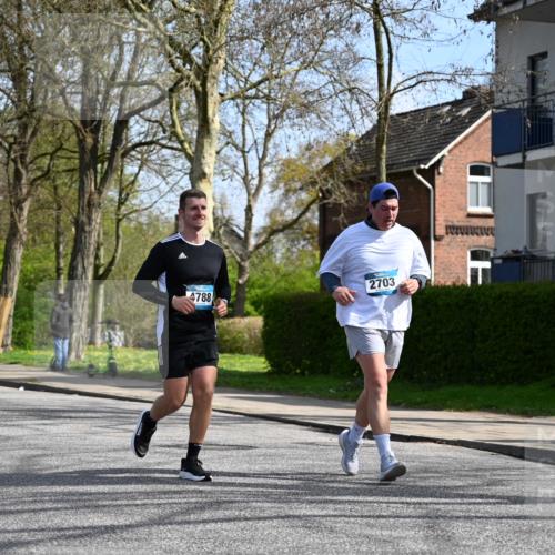 12.04.2026 - 45. Internationalen Wilhelmsburger Insellauf J. Mangold http://msf.ph/oto/9473015 12.04.2026 11:34:45 Ziel 3371, 2703, 4788 meine-sportfotos.de
