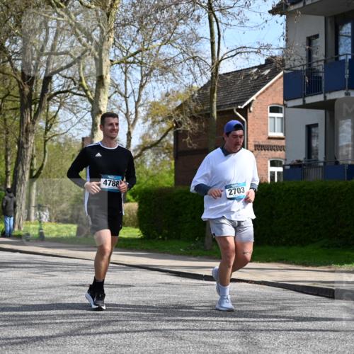 12.04.2026 - 45. Internationalen Wilhelmsburger Insellauf J. Mangold http://msf.ph/oto/9473023 12.04.2026 11:34:46 Ziel 3371, 2703, 4788 meine-sportfotos.de