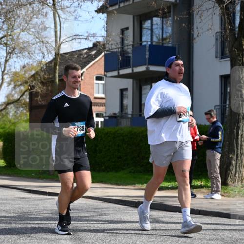 12.04.2026 - 45. Internationalen Wilhelmsburger Insellauf J. Mangold http://msf.ph/oto/9473064 12.04.2026 11:34:47 Ziel 3371, 2703, 4788 meine-sportfotos.de