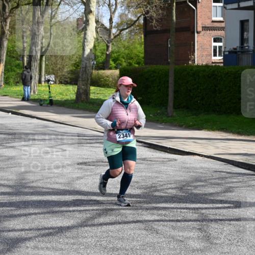 12.04.2026 - 45. Internationalen Wilhelmsburger Insellauf J. Mangold http://msf.ph/oto/9473078 12.04.2026 11:35:22 Ziel 2341 meine-sportfotos.de
