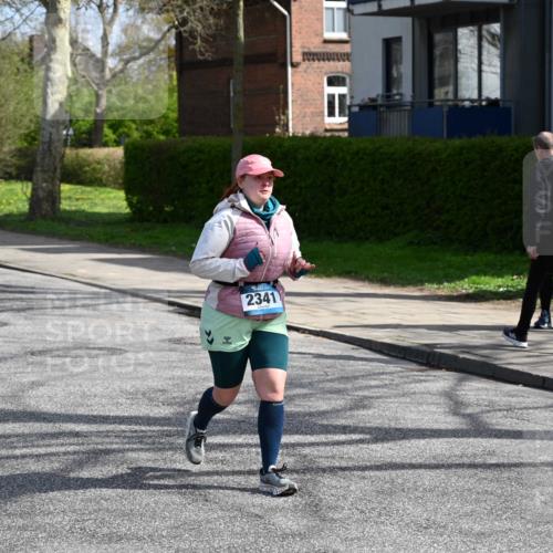 12.04.2026 - 45. Internationalen Wilhelmsburger Insellauf J. Mangold http://msf.ph/oto/9473101 12.04.2026 11:35:22 Ziel 2341 meine-sportfotos.de