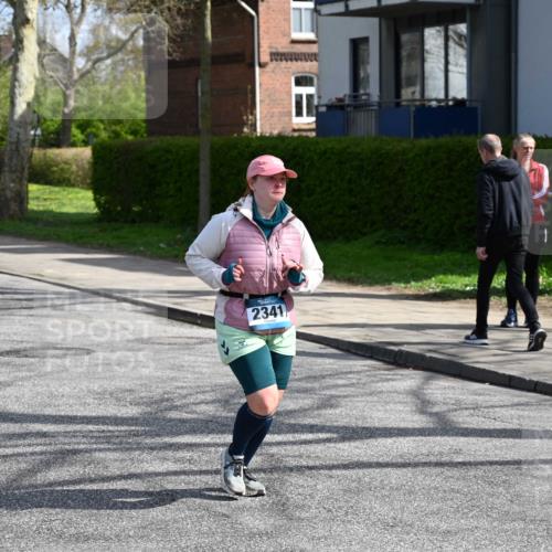 12.04.2026 - 45. Internationalen Wilhelmsburger Insellauf J. Mangold http://msf.ph/oto/9473107 12.04.2026 11:35:22 Ziel 2341 meine-sportfotos.de