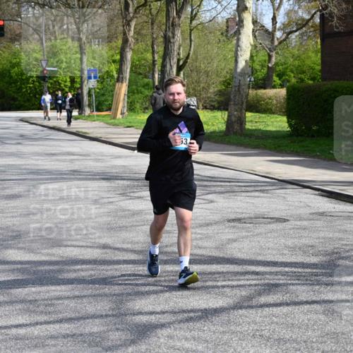 12.04.2026 - 45. Internationalen Wilhelmsburger Insellauf J. Mangold http://msf.ph/oto/9473119 12.04.2026 11:36:05 Ziel 4174, 2653, 2428, 2427 meine-sportfotos.de