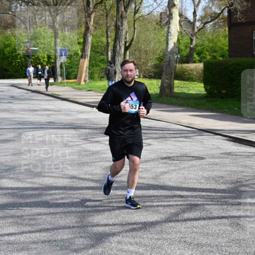 12.04.2026 - 45. Internationalen Wilhelmsburger Insellauf J. Mangold http://msf.ph/oto/9473122 12.04.2026 11:36:05 Ziel 4174, 2653, 2428, 2427 meine-sportfotos.de