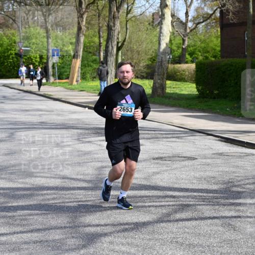 12.04.2026 - 45. Internationalen Wilhelmsburger Insellauf J. Mangold http://msf.ph/oto/9473125 12.04.2026 11:36:05 Ziel 4174, 2653, 2428, 2427 meine-sportfotos.de