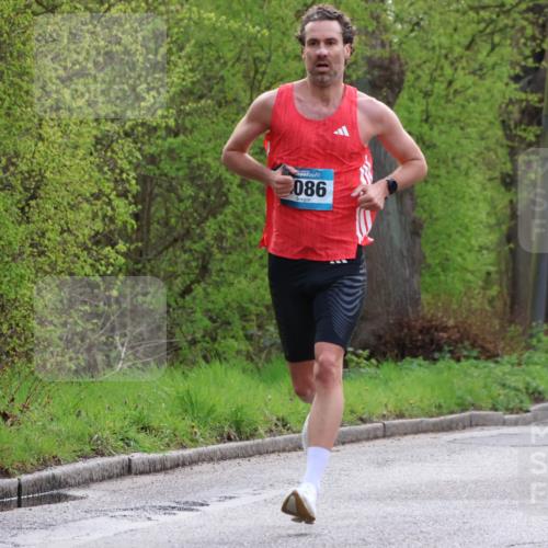 12.04.2026 - 45. Internationalen Wilhelmsburger Insellauf Yannick Fuchs http://msf.ph/oto/9473127 12.04.2026 09:59:18 Laufen 086 meine-sportfotos.de