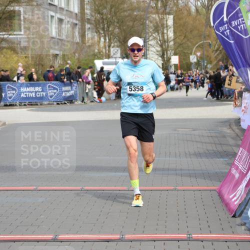 12.04.2026 - 45. Internationalen Wilhelmsburger Insellauf Strokosch-Dieckow http://msf.ph/oto/9473138 12.04.2026 12:53:48 Ziel 5464, 5358 meine-sportfotos.de