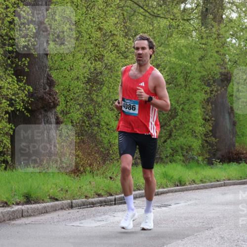 12.04.2026 - 45. Internationalen Wilhelmsburger Insellauf Yannick Fuchs http://msf.ph/oto/9473141 12.04.2026 09:59:19 Laufen 4086 meine-sportfotos.de