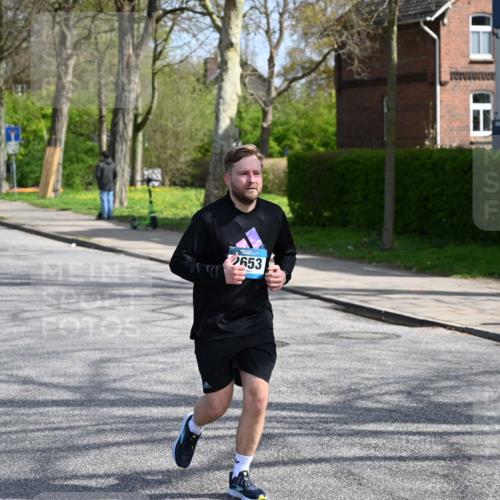 12.04.2026 - 45. Internationalen Wilhelmsburger Insellauf J. Mangold http://msf.ph/oto/9473150 12.04.2026 11:36:05 Ziel 4174, 2653, 2428, 2427 meine-sportfotos.de