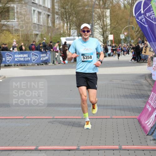 12.04.2026 - 45. Internationalen Wilhelmsburger Insellauf Strokosch-Dieckow http://msf.ph/oto/9473154 12.04.2026 12:53:48 Ziel 5464, 5358 meine-sportfotos.de