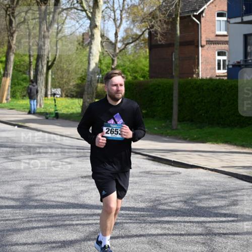 12.04.2026 - 45. Internationalen Wilhelmsburger Insellauf J. Mangold http://msf.ph/oto/9473158 12.04.2026 11:36:06 Ziel 4174, 2653, 2428, 2427 meine-sportfotos.de