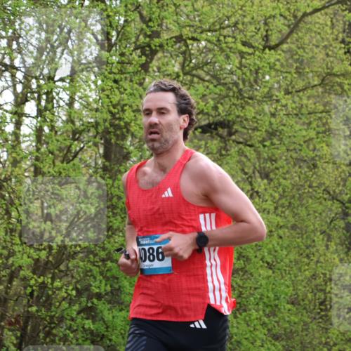 12.04.2026 - 45. Internationalen Wilhelmsburger Insellauf Yannick Fuchs http://msf.ph/oto/9473159 12.04.2026 09:59:21 Laufen 086 meine-sportfotos.de