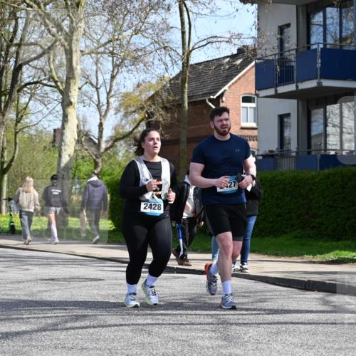 12.04.2026 - 45. Internationalen Wilhelmsburger Insellauf J. Mangold http://msf.ph/oto/9473178 12.04.2026 11:36:21 Ziel 4174, 2653, 2428, 2427 meine-sportfotos.de
