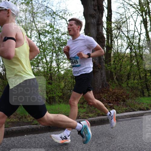 12.04.2026 - 45. Internationalen Wilhelmsburger Insellauf Yannick Fuchs http://msf.ph/oto/9473271 12.04.2026 09:59:46 Laufen 3645 meine-sportfotos.de