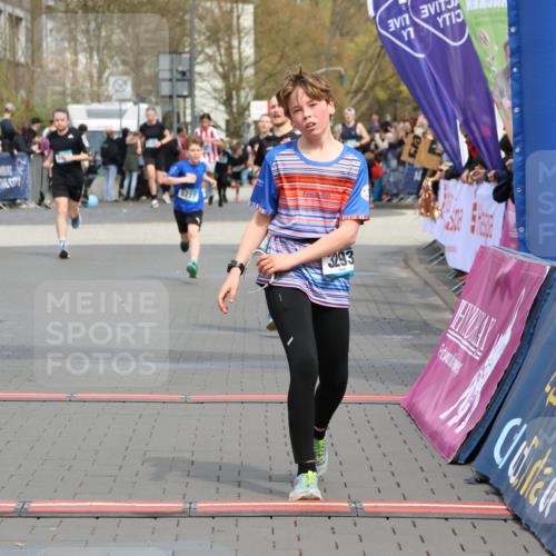 12.04.2026 - 45. Internationalen Wilhelmsburger Insellauf Strokosch-Dieckow http://msf.ph/oto/9473274 12.04.2026 12:54:05 Ziel 3293, 4317, 5227 meine-sportfotos.de