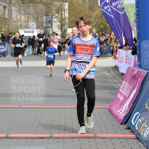 12.04.2026 - 45. Internationalen Wilhelmsburger Insellauf Strokosch-Dieckow http://msf.ph/oto/9473302 12.04.2026 12:54:05 Ziel 3293, 4317, 5227 meine-sportfotos.de