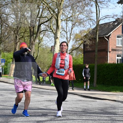 12.04.2026 - 45. Internationalen Wilhelmsburger Insellauf J. Mangold http://msf.ph/oto/9473380 12.04.2026 11:38:02 Ziel 5948, 5655, 5656, 3354 meine-sportfotos.de