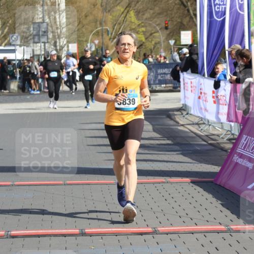 12.04.2026 - 45. Internationalen Wilhelmsburger Insellauf Strokosch-Dieckow http://msf.ph/oto/9473384 12.04.2026 11:30:26 Ziel 3839 meine-sportfotos.de