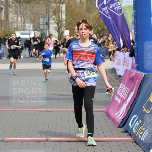 12.04.2026 - 45. Internationalen Wilhelmsburger Insellauf Strokosch-Dieckow http://msf.ph/oto/9473385 12.04.2026 12:54:05 Ziel 3293, 4317, 5227 meine-sportfotos.de
