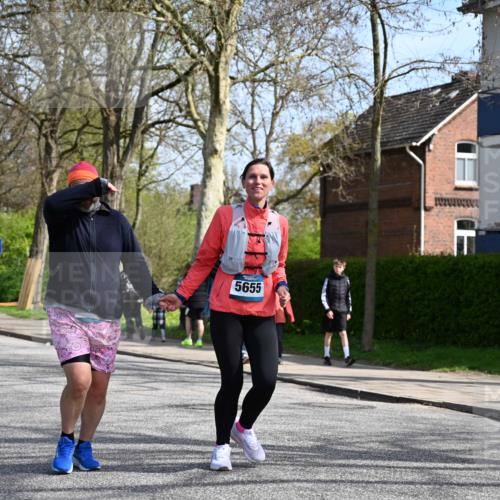12.04.2026 - 45. Internationalen Wilhelmsburger Insellauf J. Mangold http://msf.ph/oto/9473386 12.04.2026 11:38:02 Ziel 5948, 5655, 5656, 3354 meine-sportfotos.de