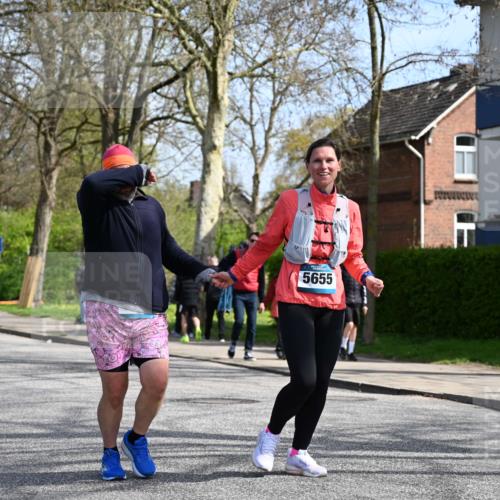 12.04.2026 - 45. Internationalen Wilhelmsburger Insellauf J. Mangold http://msf.ph/oto/9473407 12.04.2026 11:38:02 Ziel 5948, 5655, 5656, 3354 meine-sportfotos.de