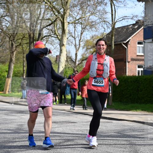 12.04.2026 - 45. Internationalen Wilhelmsburger Insellauf J. Mangold http://msf.ph/oto/9473411 12.04.2026 11:38:02 Ziel 5948, 5655, 5656, 3354 meine-sportfotos.de