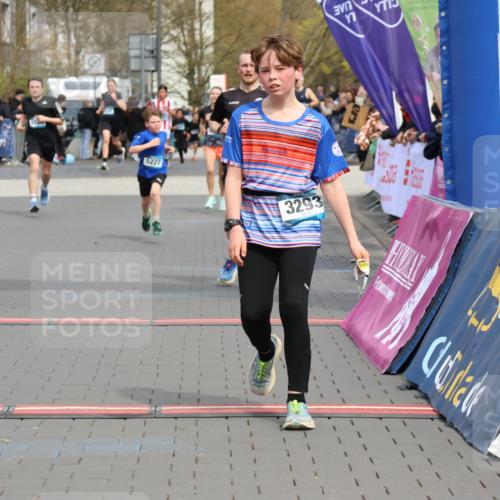 12.04.2026 - 45. Internationalen Wilhelmsburger Insellauf Strokosch-Dieckow http://msf.ph/oto/9473416 12.04.2026 12:54:05 Ziel 3293, 4317, 5227 meine-sportfotos.de