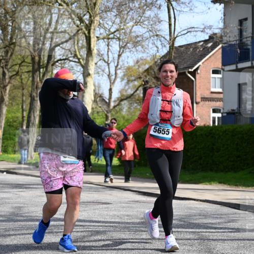 12.04.2026 - 45. Internationalen Wilhelmsburger Insellauf J. Mangold http://msf.ph/oto/9473420 12.04.2026 11:38:02 Ziel 5948, 5655, 5656, 3354 meine-sportfotos.de