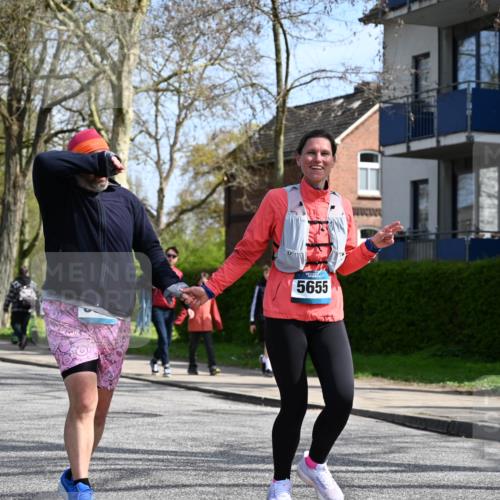 12.04.2026 - 45. Internationalen Wilhelmsburger Insellauf J. Mangold http://msf.ph/oto/9473428 12.04.2026 11:38:02 Ziel 5948, 5655, 5656, 3354 meine-sportfotos.de